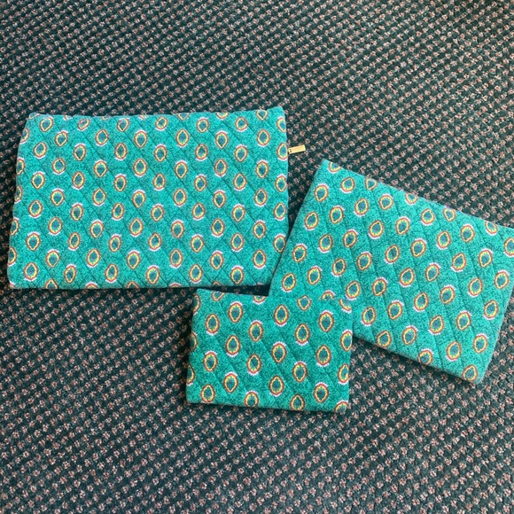 Americana by Sharif toiletry bags. - Picture 3 of 8